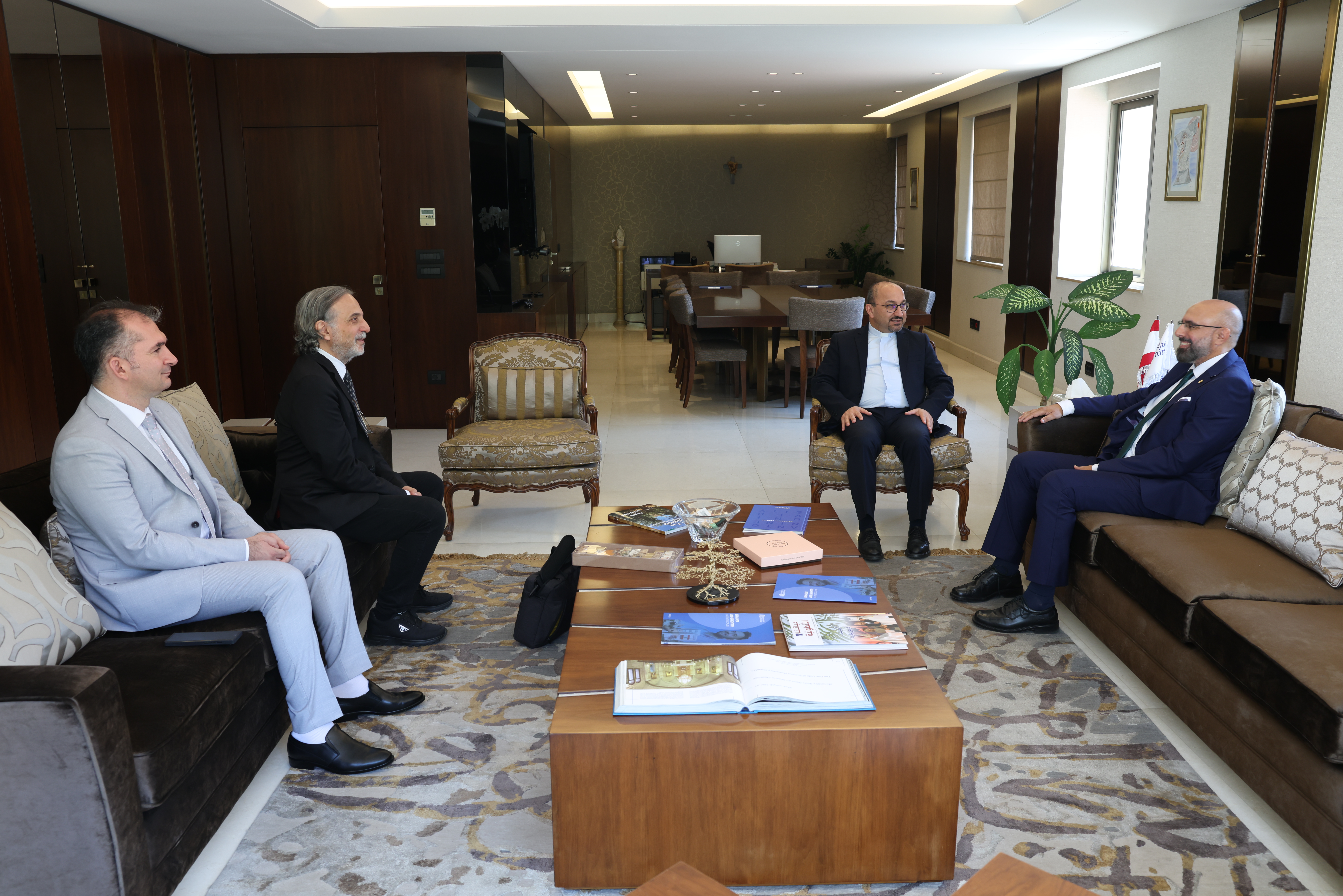 /Gallery/EnglishWebsite/News/MOUSigningBetweenUAandtheLebaneseKodalySociety/4.JPG